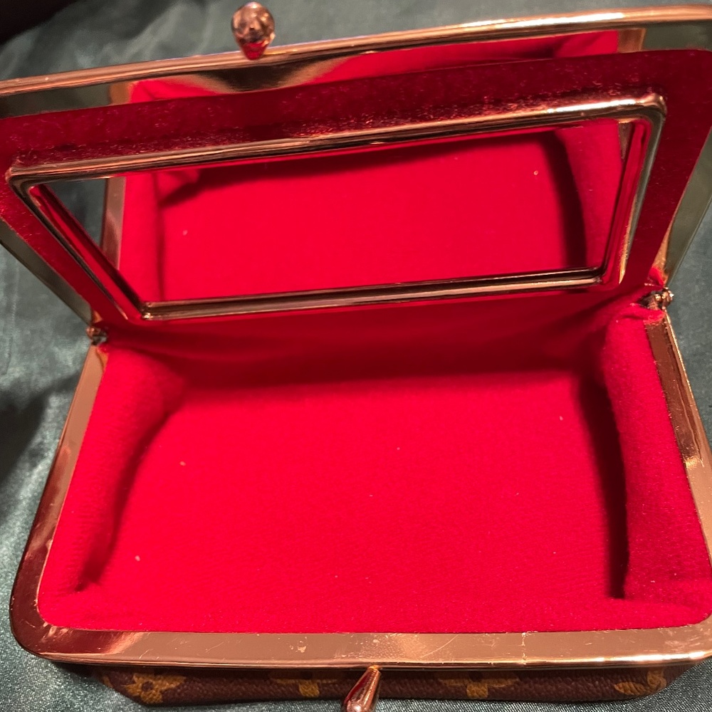 Vintage kiss lock case with mirror Louis Vuitton